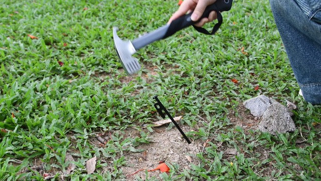 8pcs 8" Heavy Duty Forged Steel Tent Stakes w/ Storage Bag for Camping